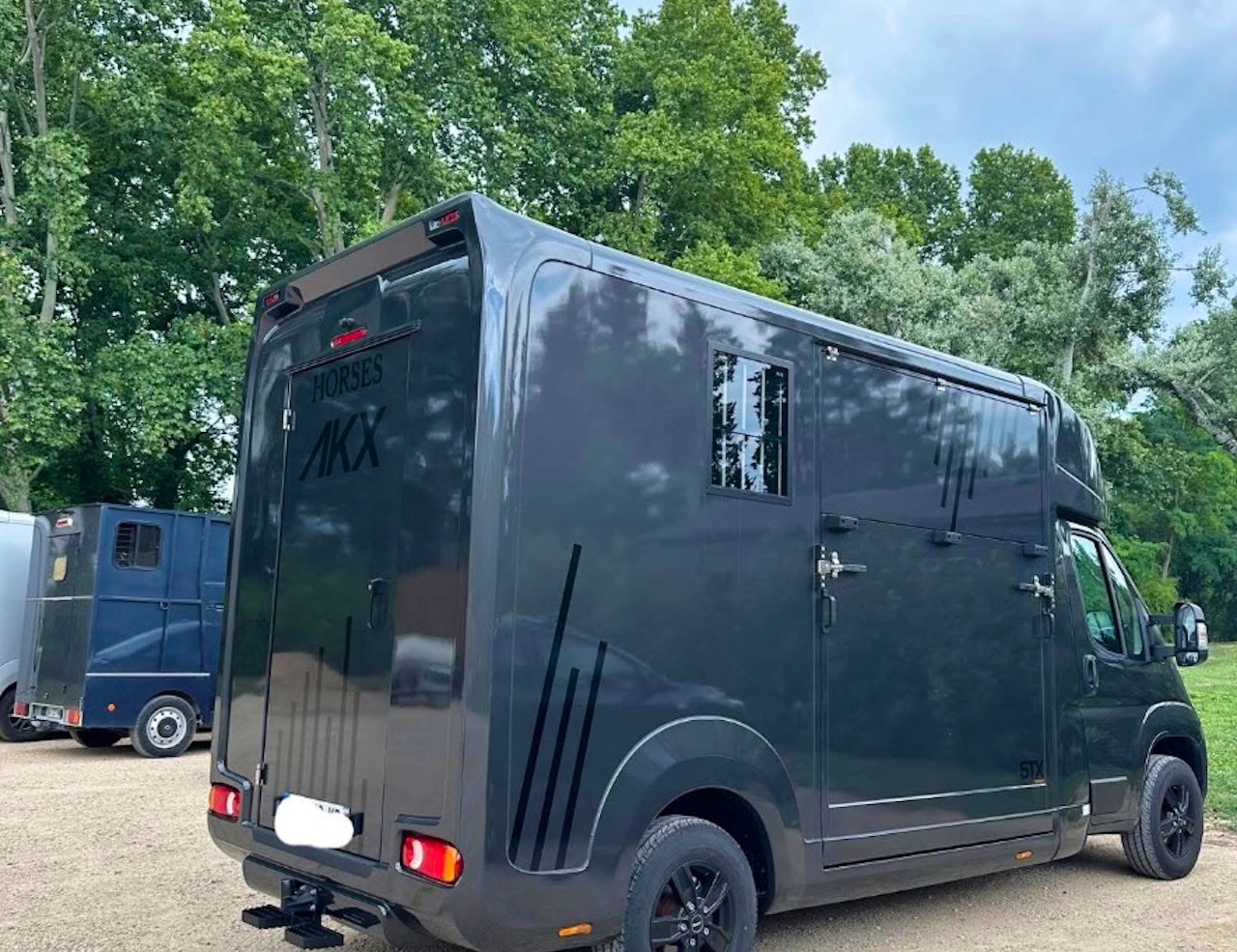 Camion équestre STX AKX - vue arrière