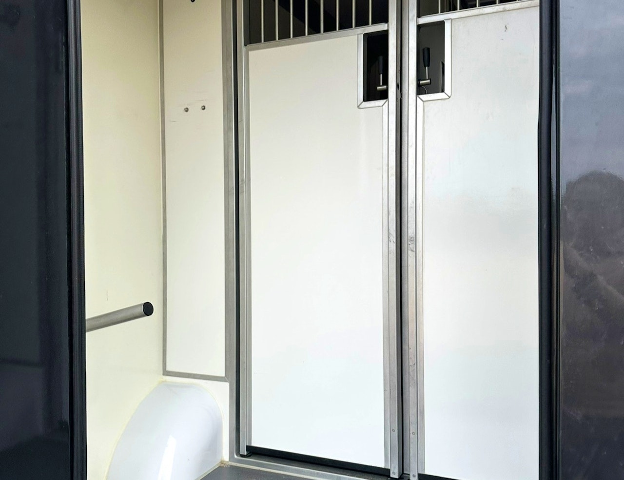 Intérieur stalles du camion équestre